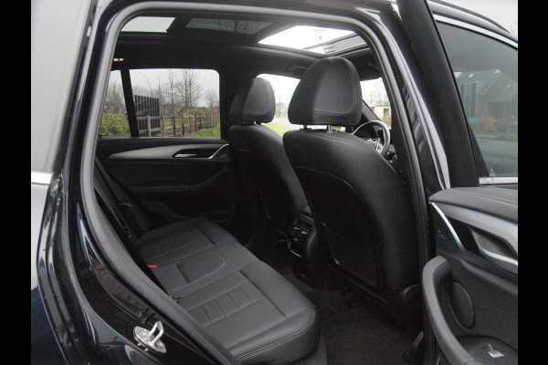BMW iX3 Executive 80 kWh | Panoramadak | Camera | Apple Carplay | Sfeerverlichting |
