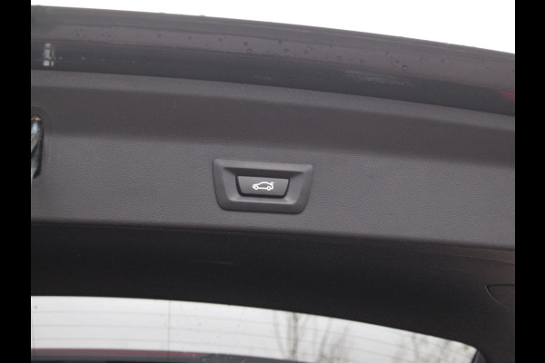 BMW iX3 Executive 80 kWh | Panoramadak | Camera | Apple Carplay | Sfeerverlichting |