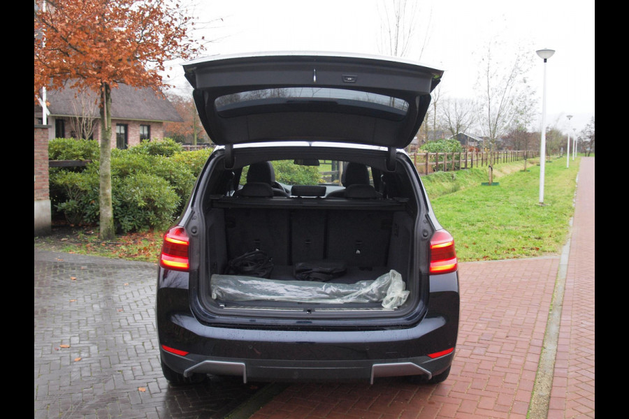 BMW iX3 Executive 80 kWh | Panoramadak | Camera | Apple Carplay | Sfeerverlichting |