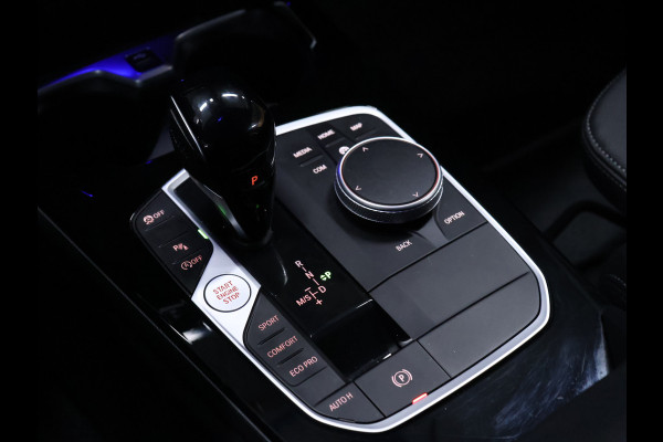 BMW 1-serie 118i Sport Line [APPLE CARPLAY, ANDROID AUTO, CRUISE CONTROL, PDC V+A , AUTOMATISCHE AIRCO, LANE ASSIST, BMW LED, NIEUWSTAAT]