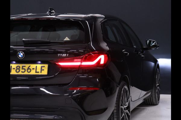 BMW 1-serie 118i Sport Line [APPLE CARPLAY, ANDROID AUTO, CRUISE CONTROL, PDC V+A , AUTOMATISCHE AIRCO, LANE ASSIST, BMW LED, NIEUWSTAAT]