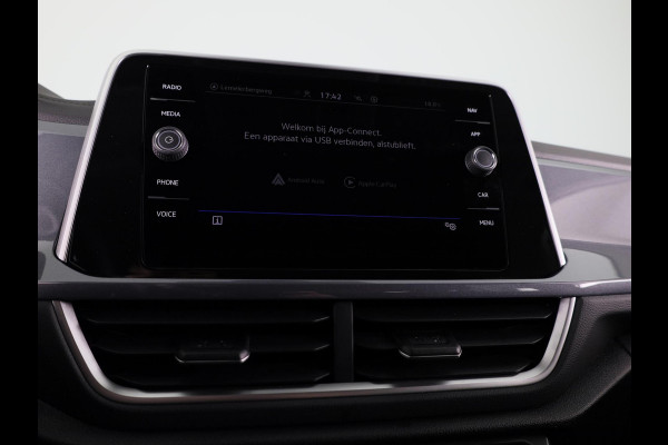 Volkswagen T-Roc 1.5 TSI Style 150 pk Automaat (DSG) | Navigatie | Trekhaak (afneembaar) | Parkeersensoren (Park assist) | Adaptieve cruise control | Stoelverwarming |