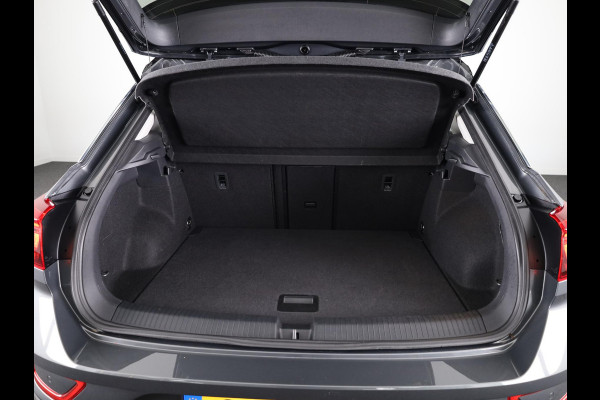 Volkswagen T-Roc 1.5 TSI Style 150 pk Automaat (DSG) | Navigatie | Trekhaak (afneembaar) | Parkeersensoren (Park assist) | Adaptieve cruise control | Stoelverwarming |