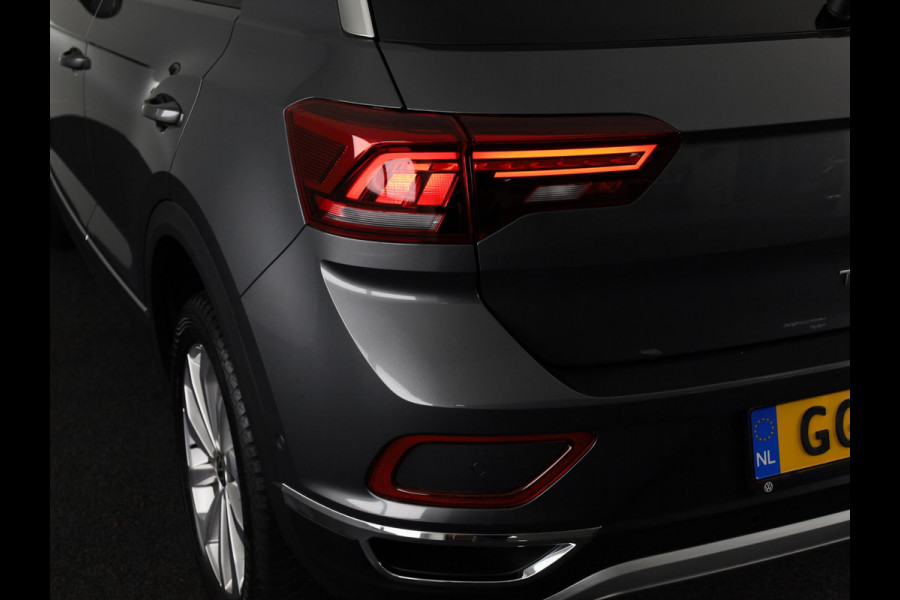 Volkswagen T-Roc 1.5 TSI Style 150 pk Automaat (DSG) | Navigatie | Trekhaak (afneembaar) | Parkeersensoren (Park assist) | Adaptieve cruise control | Stoelverwarming |