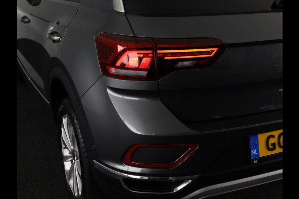 Volkswagen T-Roc 1.5 TSI Style 150 pk Automaat (DSG) | Navigatie | Trekhaak (afneembaar) | Parkeersensoren (Park assist) | Adaptieve cruise control | Stoelverwarming |