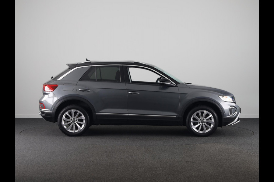 Volkswagen T-Roc 1.5 TSI Style 150 pk Automaat (DSG) | Navigatie | Trekhaak (afneembaar) | Parkeersensoren (Park assist) | Adaptieve cruise control | Stoelverwarming |