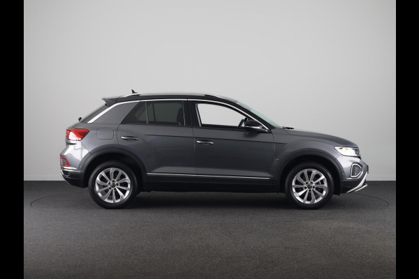 Volkswagen T-Roc 1.5 TSI Style 150 pk Automaat (DSG) | Navigatie | Trekhaak (afneembaar) | Parkeersensoren (Park assist) | Adaptieve cruise control | Stoelverwarming |