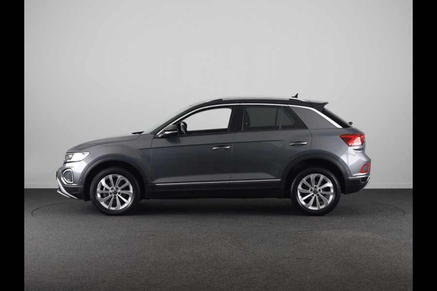 Volkswagen T-Roc 1.5 TSI Style 150 pk Automaat (DSG) | Navigatie | Trekhaak (afneembaar) | Parkeersensoren (Park assist) | Adaptieve cruise control | Stoelverwarming |
