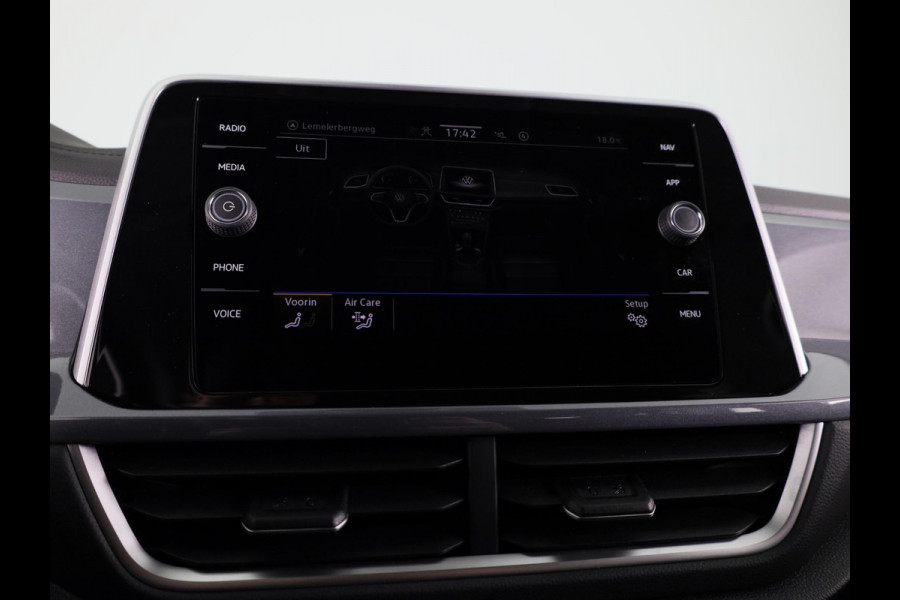 Volkswagen T-Roc 1.5 TSI Style 150 pk Automaat (DSG) | Navigatie | Trekhaak (afneembaar) | Parkeersensoren (Park assist) | Adaptieve cruise control | Stoelverwarming |