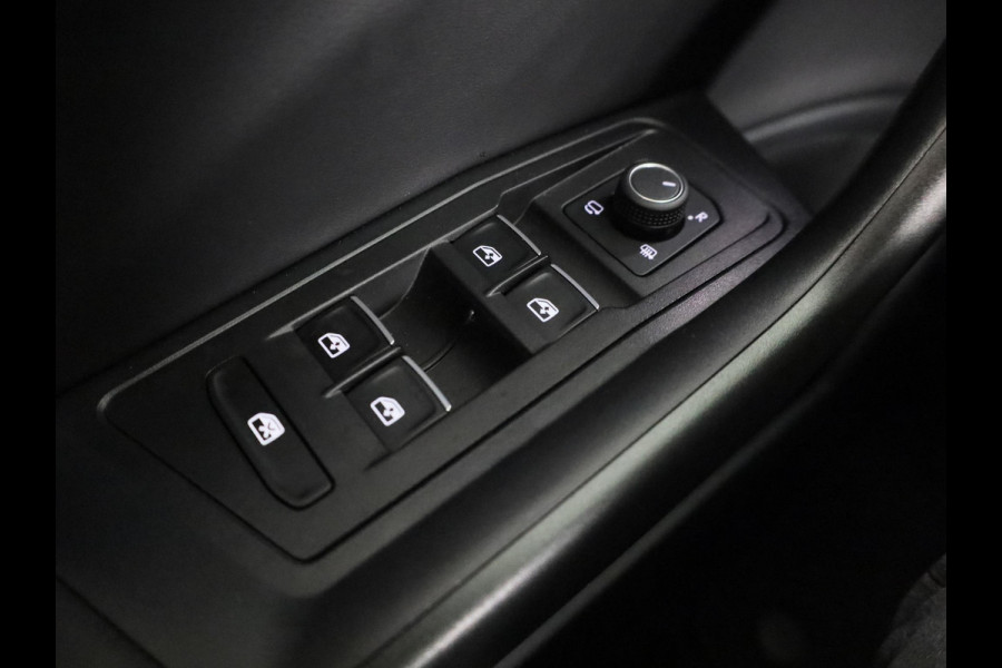 Volkswagen T-Roc 1.5 TSI Style 150 pk Automaat (DSG) | Navigatie | Trekhaak (afneembaar) | Parkeersensoren (Park assist) | Adaptieve cruise control | Stoelverwarming |