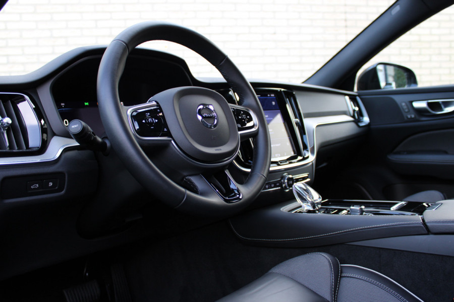 Volvo V60 2.0 T6 Plug-in hybrid AWD Plus Dark | Camera | Elektrische achterklep | Leder | Memory