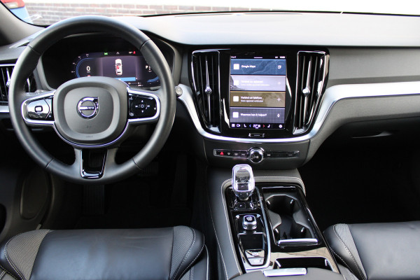 Volvo V60 2.0 T6 Plug-in hybrid AWD Plus Dark | Camera | Elektrische achterklep | Leder | Memory
