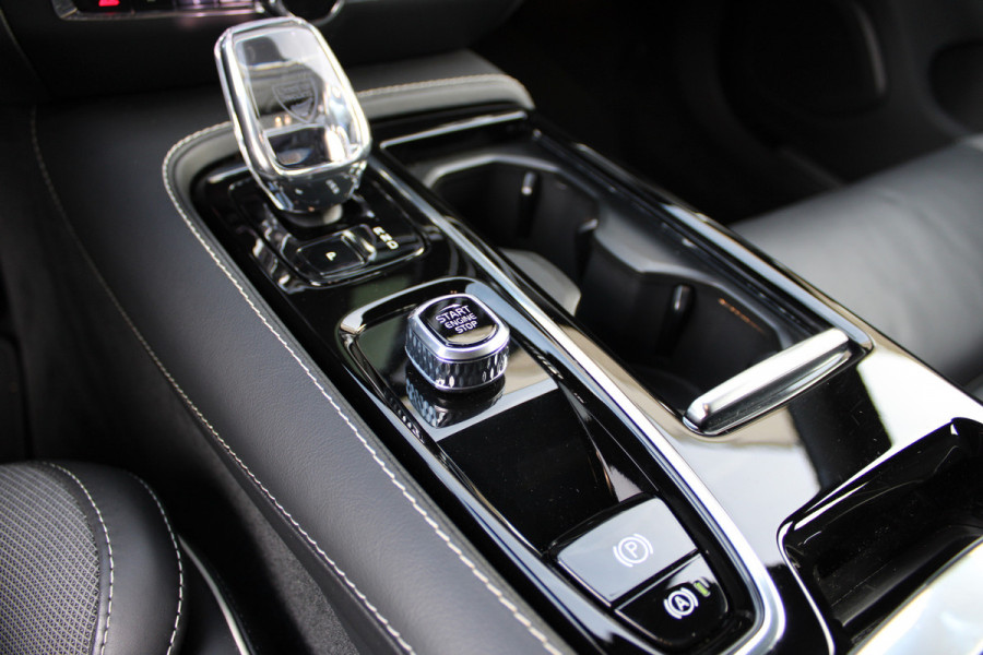 Volvo V60 2.0 T6 Plug-in hybrid AWD Plus Dark | Camera | Elektrische achterklep | Leder | Memory