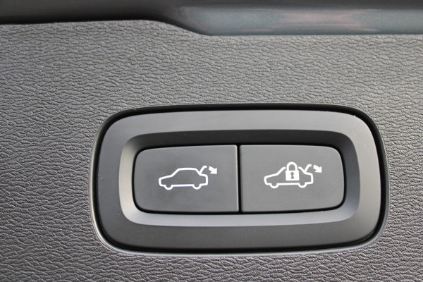 Volvo V60 2.0 T6 Plug-in hybrid AWD Plus Dark | Camera | Elektrische achterklep | Leder | Memory