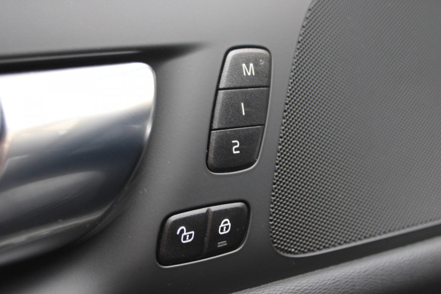 Volvo V60 2.0 T6 Plug-in hybrid AWD Plus Dark | Camera | Elektrische achterklep | Leder | Memory