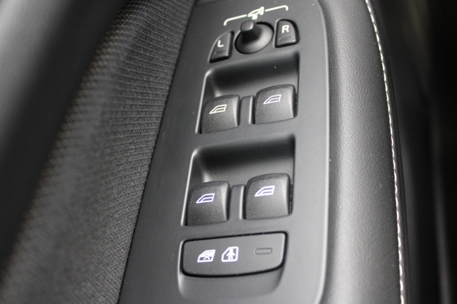 Volvo V60 2.0 T6 Plug-in hybrid AWD Plus Dark | Camera | Elektrische achterklep | Leder | Memory