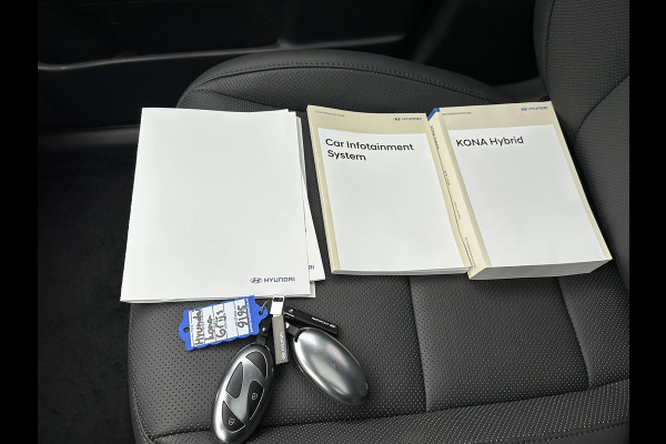 Hyundai Kona 1.6 GDI HEV Premium Sky NIEUWE AUTO MET REGISTRATIE | VOLLE AUTO! | PANO | STOEL VERWARMING + VENTILATIE| STUUR VERWARMING| ACHTERBANK VERWARMD