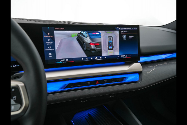 BMW i5 eDrive 40 M-Sport 84 kWh [ 3-Fase ] { SOH-96% } (INCL-BTW) *PANO | HEAD-UP | TWO-TONE-LUXURY-LEATHER | FULL-LED | BLIND-SPOT | HARMAN-KARDON-SURROUND | COMFORTSEATS |  WIDESCREEN-DIGICOCKPIT | AMBIENT-LIGHT | KEYLESS | TOPVIEW | DAB | ...