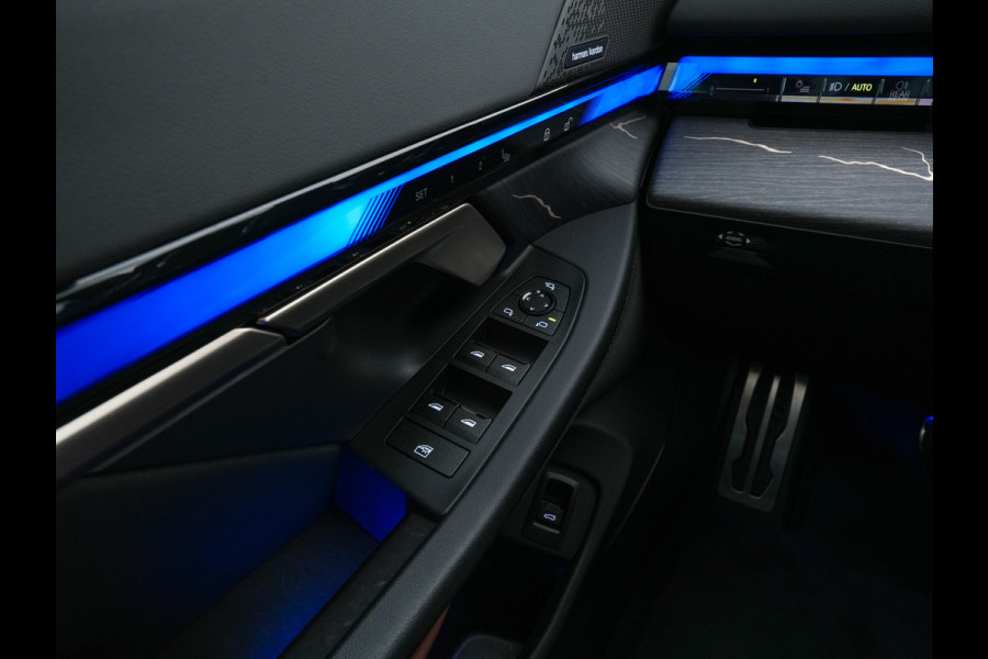 BMW i5 eDrive 40 M-Sport 84 kWh [ 3-Fase ] { SOH-96% } (INCL-BTW) *PANO | HEAD-UP | TWO-TONE-LUXURY-LEATHER | FULL-LED | BLIND-SPOT | HARMAN-KARDON-SURROUND | COMFORTSEATS |  WIDESCREEN-DIGICOCKPIT | AMBIENT-LIGHT | KEYLESS | TOPVIEW | DAB | ...