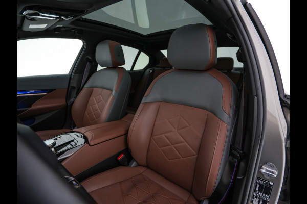 BMW i5 eDrive 40 M-Sport 84 kWh [ 3-Fase ] { SOH-96% } (INCL-BTW) *PANO | HEAD-UP | TWO-TONE-LUXURY-LEATHER | FULL-LED | BLIND-SPOT | HARMAN-KARDON-SURROUND | COMFORTSEATS |  WIDESCREEN-DIGICOCKPIT | AMBIENT-LIGHT | KEYLESS | TOPVIEW | DAB | ...