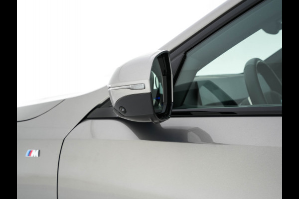 BMW i5 eDrive 40 M-Sport 84 kWh [ 3-Fase ] { SOH-96% } (INCL-BTW) *PANO | HEAD-UP | TWO-TONE-LUXURY-LEATHER | FULL-LED | BLIND-SPOT | HARMAN-KARDON-SURROUND | COMFORTSEATS |  WIDESCREEN-DIGICOCKPIT | AMBIENT-LIGHT | KEYLESS | TOPVIEW | DAB | ...