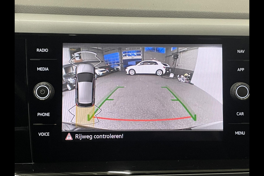 Volkswagen Polo 1.0 TSI R-Line DSG Navigatie Apple Carplay/Android Auto Camera Parkeersensoren Adaptive Cruise Control Matrix-LED-koplamp Lichtmetalen velgen Climate Control Getinte ramen