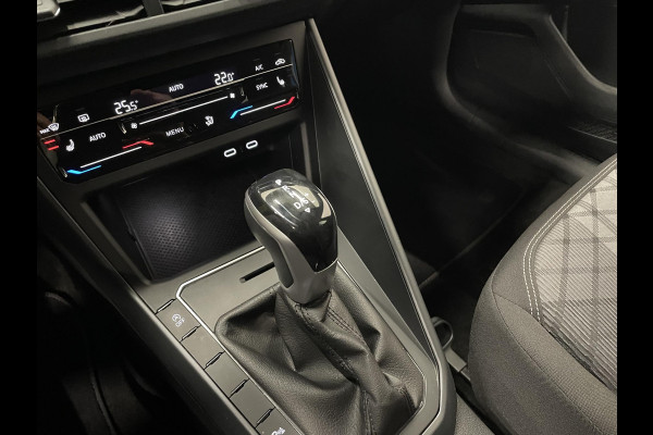 Volkswagen Polo 1.0 TSI R-Line DSG Navigatie Apple Carplay/Android Auto Camera Parkeersensoren Adaptive Cruise Control Matrix-LED-koplamp Lichtmetalen velgen Climate Control Getinte ramen