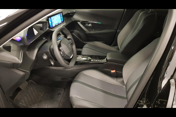Peugeot e-2008 EV Allure Pack 50 kWh Navigatie Climate control 3D Digitale cockpit Camera Lichtmetalen Velgen