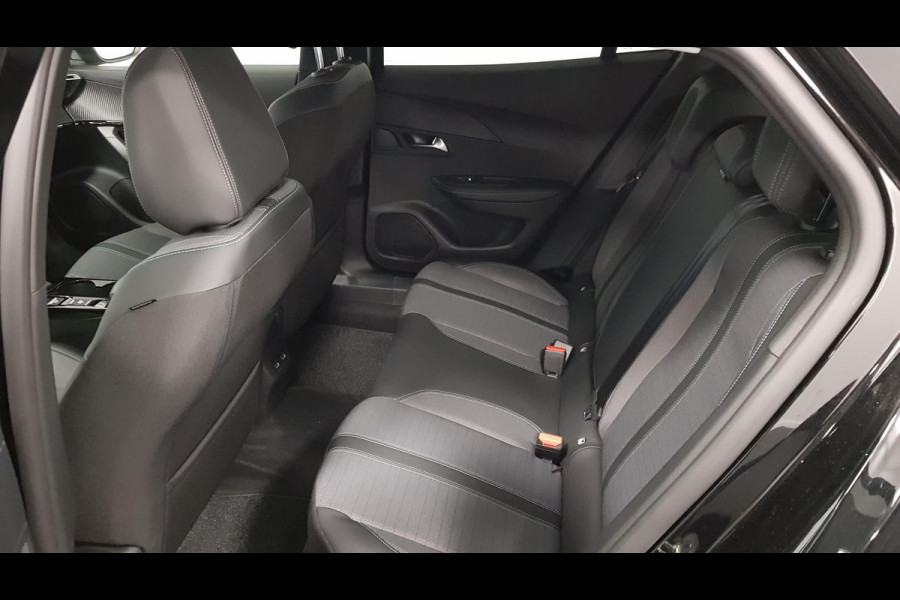 Peugeot e-2008 EV Allure Pack 50 kWh Navigatie Climate control 3D Digitale cockpit Camera Lichtmetalen Velgen
