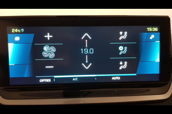 Peugeot e-2008 EV Allure Pack 50 kWh Navigatie Climate control 3D Digitale cockpit Camera Lichtmetalen Velgen