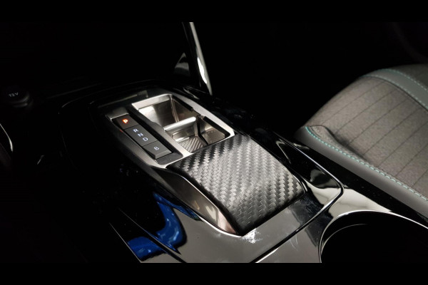 Peugeot e-2008 EV Allure Pack 50 kWh Navigatie Climate control 3D Digitale cockpit Camera Lichtmetalen Velgen