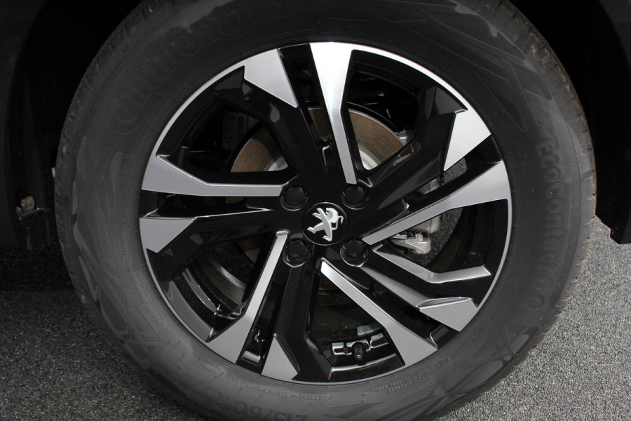 Peugeot e-2008 EV Allure Pack 50 kWh Navigatie Climate control 3D Digitale cockpit Camera Lichtmetalen Velgen