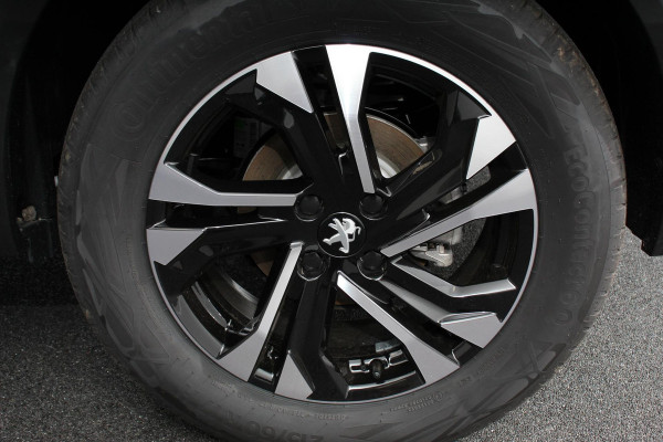 Peugeot e-2008 EV Allure Pack 50 kWh Navigatie Climate control 3D Digitale cockpit Camera Lichtmetalen Velgen