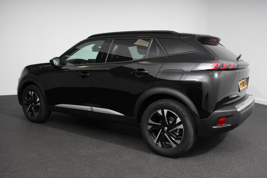 Peugeot e-2008 EV Allure Pack 50 kWh Navigatie Climate control 3D Digitale cockpit Camera Lichtmetalen Velgen