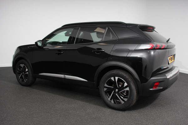 Peugeot e-2008 EV Allure Pack 50 kWh Navigatie Climate control 3D Digitale cockpit Camera Lichtmetalen Velgen