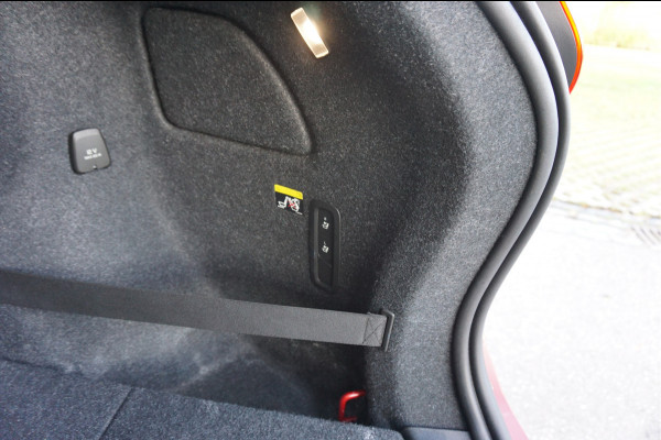 Volvo XC40 2.0 D3 Momentum Automaat Leder Parking-climate