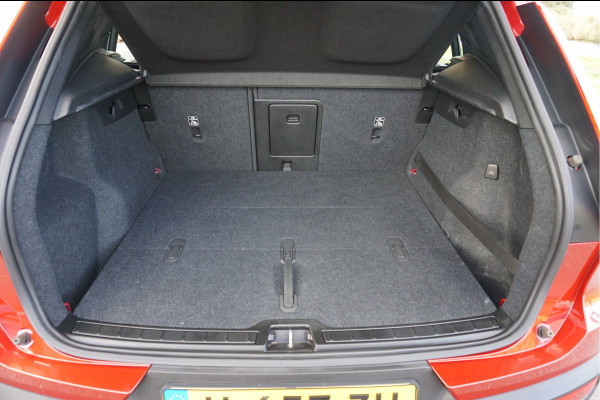 Volvo XC40 2.0 D3 Momentum Automaat Leder Parking-climate