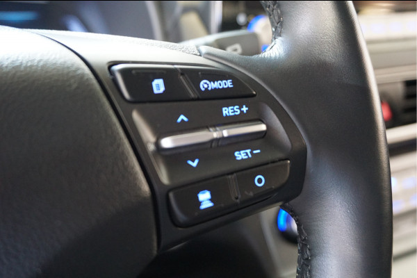 Hyundai Kona EV Style 64 kWh Navigatie, Camera, Stoel en Stuur verwarming.