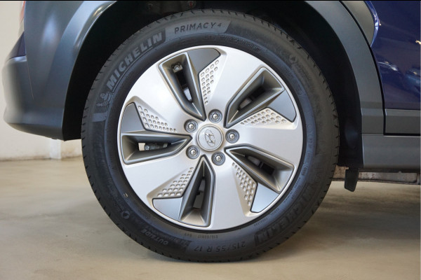 Hyundai Kona EV Style 64 kWh Navigatie, Camera, Stoel en Stuur verwarming.