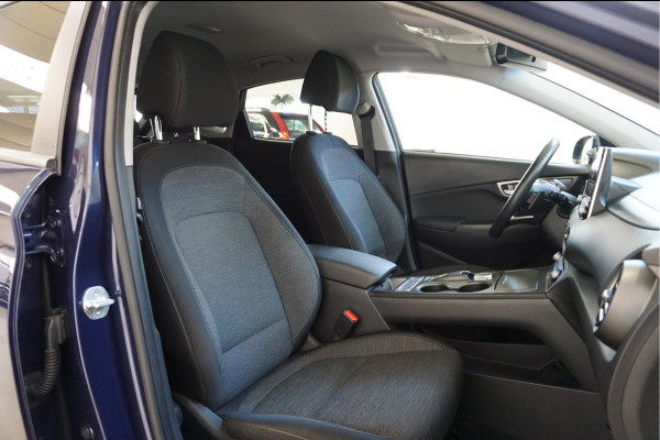 Hyundai Kona EV Style 64 kWh Navigatie, Camera, Stoel en Stuur verwarming.