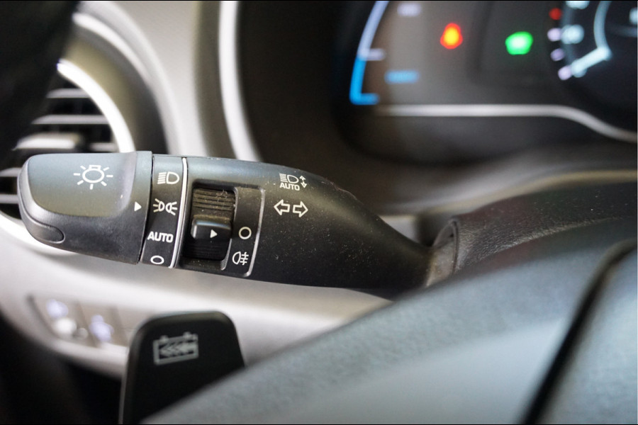 Hyundai Kona EV Style 64 kWh Navigatie, Camera, Stoel en Stuur verwarming.