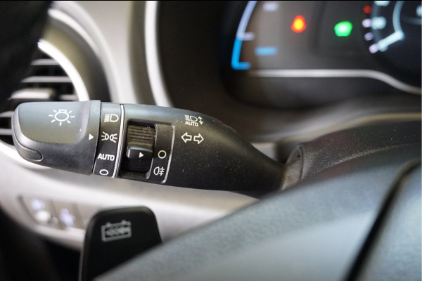 Hyundai Kona EV Style 64 kWh Navigatie, Camera, Stoel en Stuur verwarming.
