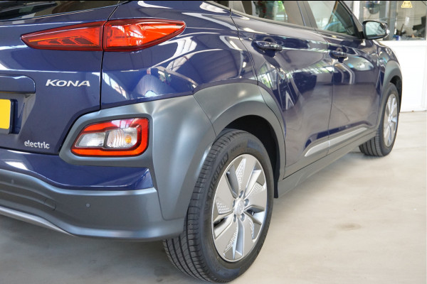 Hyundai Kona EV Style 64 kWh Navigatie, Camera, Stoel en Stuur verwarming.