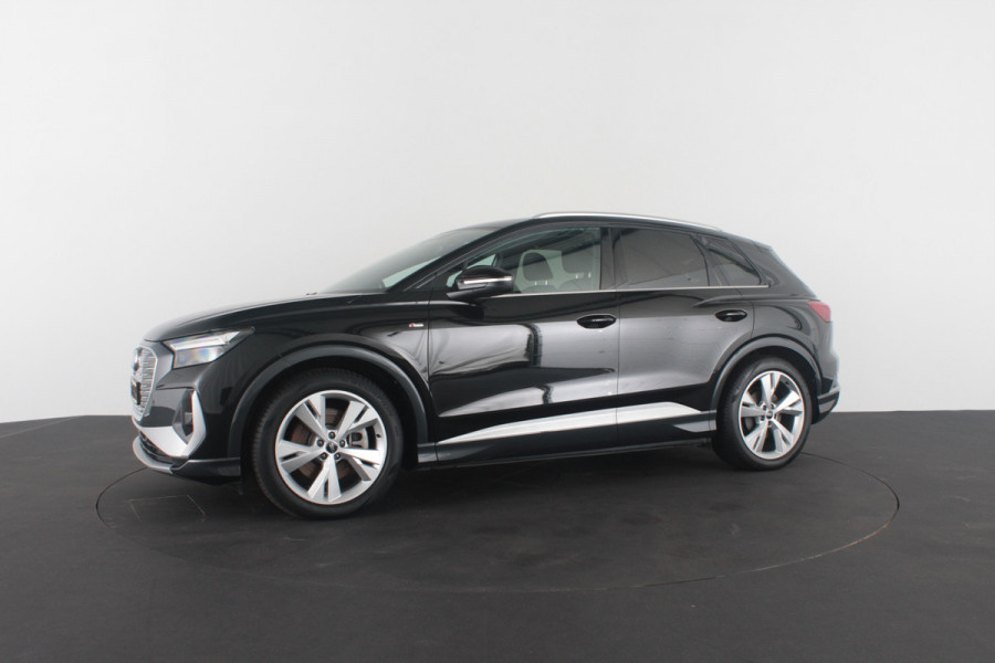 Audi Q4 e-tron 40 82 kWh S line > Camera/ Adaptief Cruise control/Stoelverwarming...
