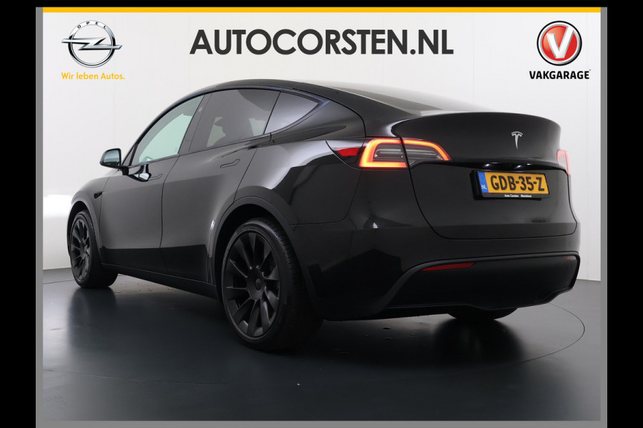 Tesla Model Y RWD LFP-Accu SOH 94% Leder Lmv 20" Warmtepomp Camera's Panormadak Adap.Cruise Navi Ecc Autopilot Stoel+Stuur+Achterbank Verwarming Elek.Achterklep Dodehoek detector Draadloze telefoonlader Origineel Nederlandse Auto Fabrieksgarantie tot 25-6-2028/80.000km en 25-6-2032/160.000 km op de accu en aandrijflijn.  Trekvermogen 1600 kg !
