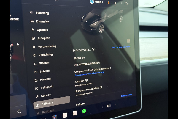 Tesla Model Y RWD LFP-Accu SOH 94% Leder Lmv 20" Warmtepomp Camera's Panormadak Adap.Cruise Navi Ecc Autopilot Stoel+Stuur+Achterbank Verwarming Elek.Achterklep Dodehoek detector Draadloze telefoonlader Origineel Nederlandse Auto Fabrieksgarantie tot 25-6-2028/80.000km en 25-6-2032/160.000 km op de accu en aandrijflijn.  Trekvermogen 1600 kg !