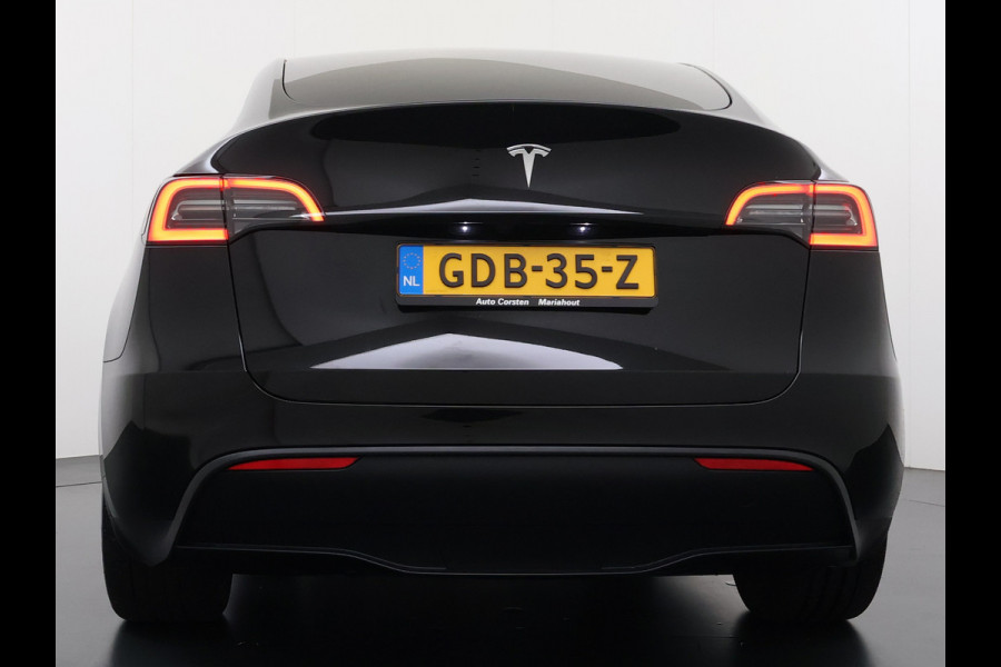 Tesla Model Y RWD LFP-Accu SOH 94% Leder Lmv 20" Warmtepomp Camera's Panormadak Adap.Cruise Navi Ecc Autopilot Stoel+Stuur+Achterbank Verwarming Elek.Achterklep Dodehoek detector Draadloze telefoonlader Origineel Nederlandse Auto Fabrieksgarantie tot 25-6-2028/80.000km en 25-6-2032/160.000 km op de accu en aandrijflijn.  Trekvermogen 1600 kg !