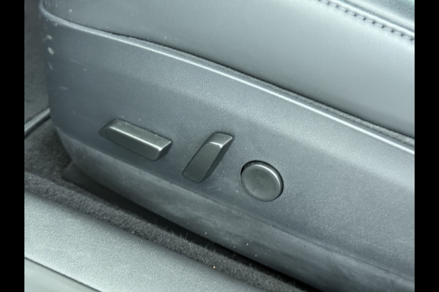 Tesla Model 3 RWD SR+ 325PK Trekhaak Lmv 18" AutoPilot FSD Leder Pano-dak Adaptive-Cruise Camera's Elektr.-Stuur+Stoelen+Spiegels+Geheugen+Eas SOH 92% Navi LED Comfortstoelen ACC DAB Voorverwarmen interieur via App Keyless One-Pedal-Drive 1e Eigenaar Origineel Nederlandse Auto 1.584kg licht!