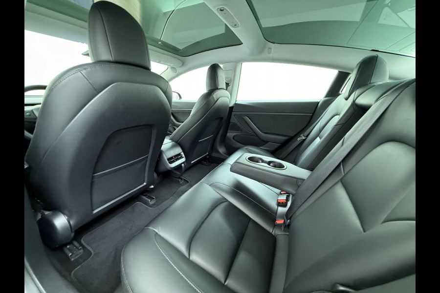 Tesla Model 3 RWD SR+ 325PK Trekhaak Lmv 18" AutoPilot FSD Leder Pano-dak Adaptive-Cruise Camera's Elektr.-Stuur+Stoelen+Spiegels+Geheugen+Eas SOH 92% Navi LED Comfortstoelen ACC DAB Voorverwarmen interieur via App Keyless One-Pedal-Drive 1e Eigenaar Origineel Nederlandse Auto 1.584kg licht!