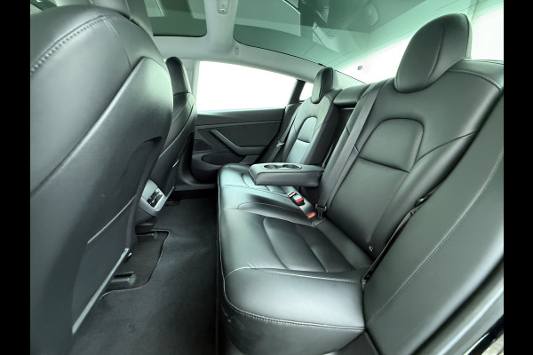 Tesla Model 3 RWD SR+ 325PK Trekhaak Lmv 18" AutoPilot FSD Leder Pano-dak Adaptive-Cruise Camera's Elektr.-Stuur+Stoelen+Spiegels+Geheugen+Eas SOH 92% Navi LED Comfortstoelen ACC DAB Voorverwarmen interieur via App Keyless One-Pedal-Drive 1e Eigenaar Origineel Nederlandse Auto 1.584kg licht!